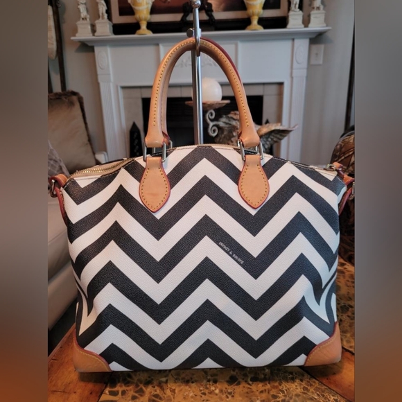Dooney and Bourke Chevron leather bag - Picture 2 of 16